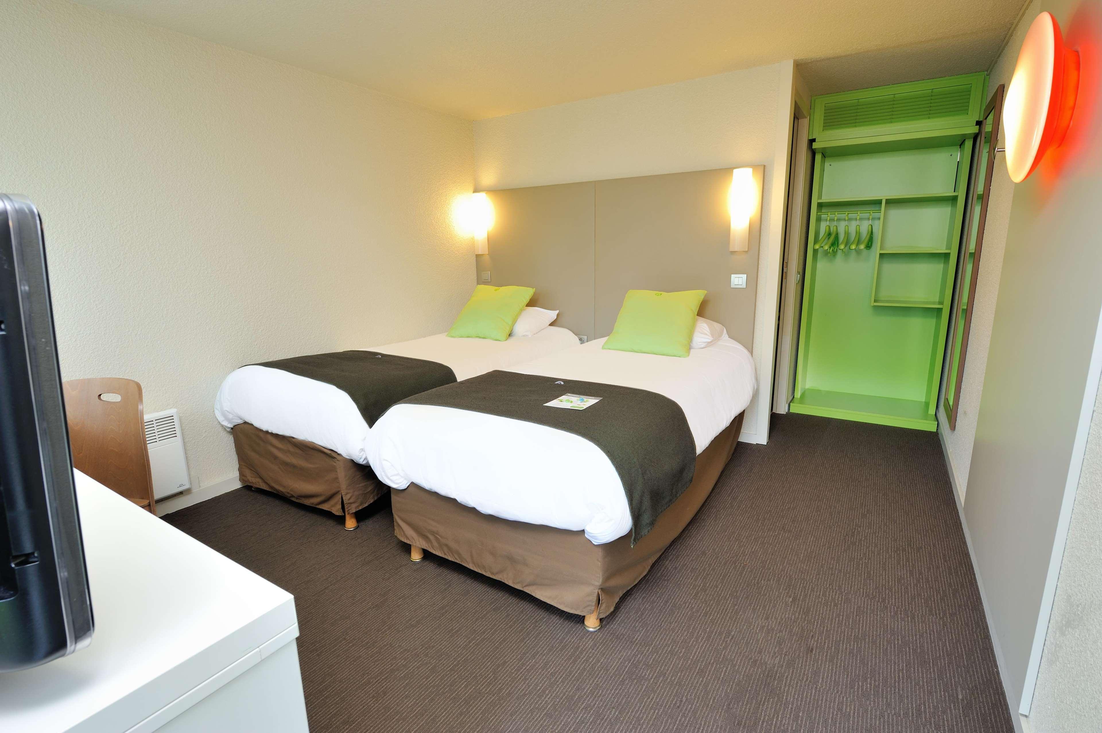 Campanile Saint Quentin Hotel Exterior photo
