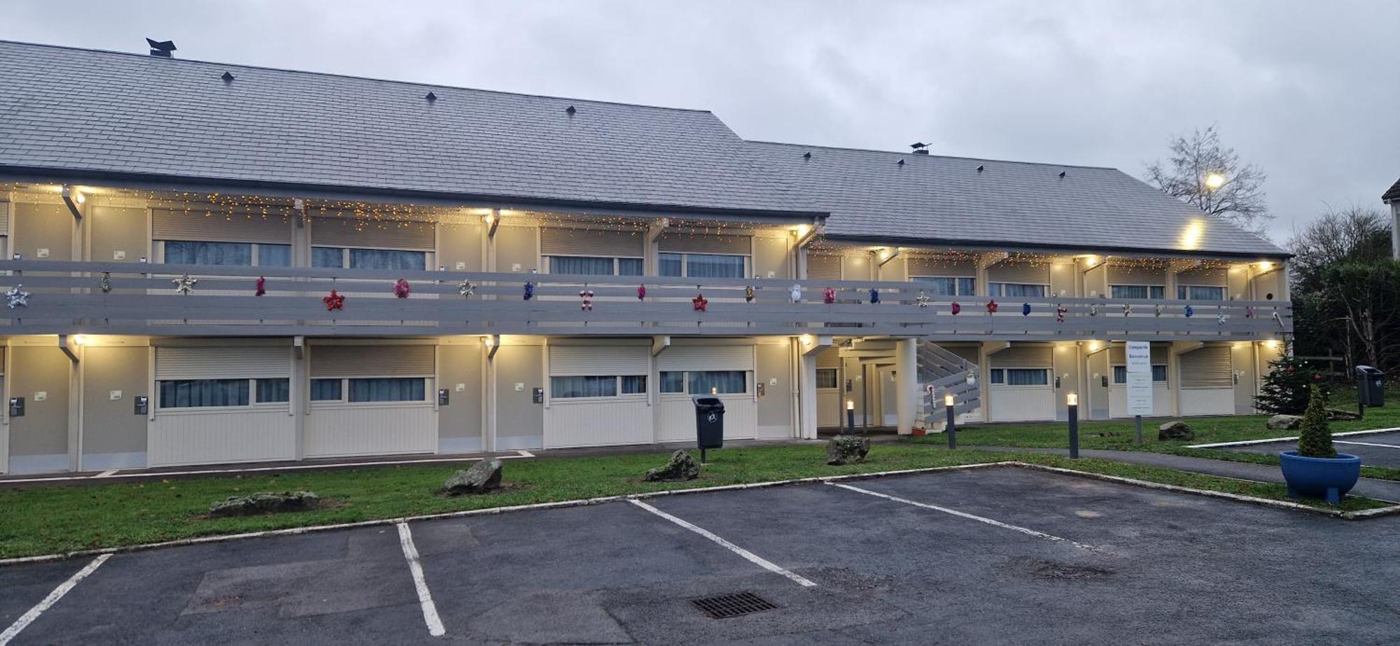 Campanile Saint Quentin Hotel Exterior photo