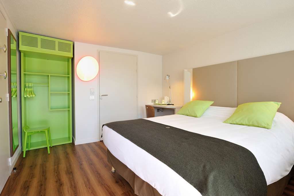 Campanile Saint Quentin Hotel Room photo