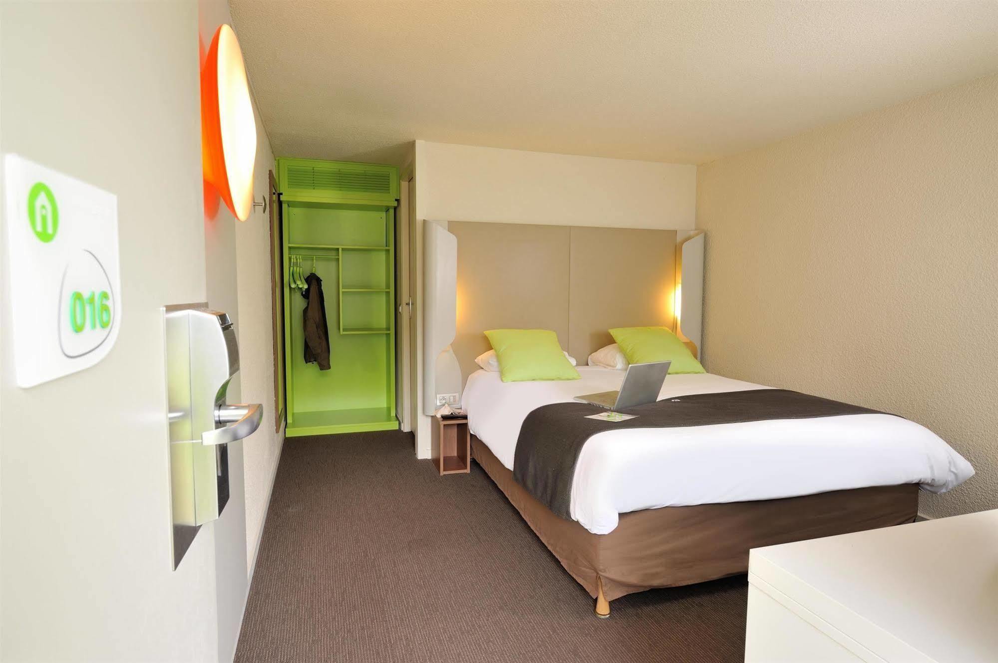 Campanile Saint Quentin Hotel Exterior photo