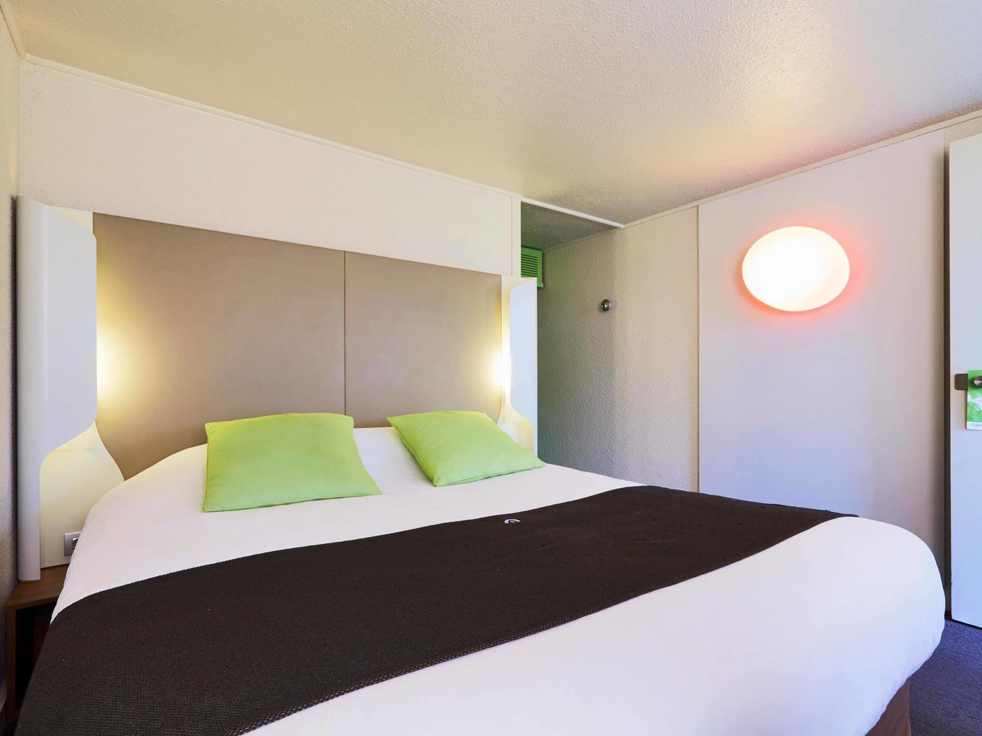 Campanile Saint Quentin Hotel Exterior photo
