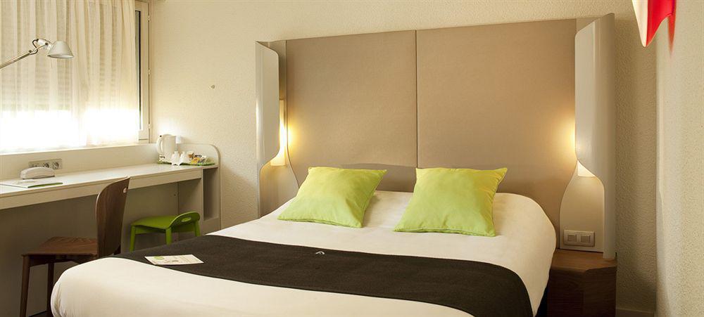 Campanile Saint Quentin Hotel Exterior photo